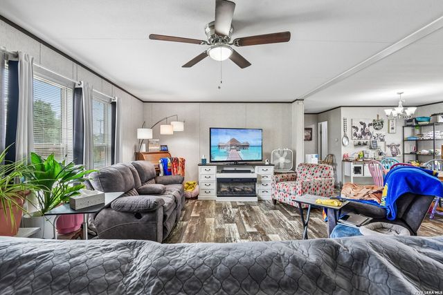 4103 WATERWOOD PASS DR, Elmendorf, TX 78112