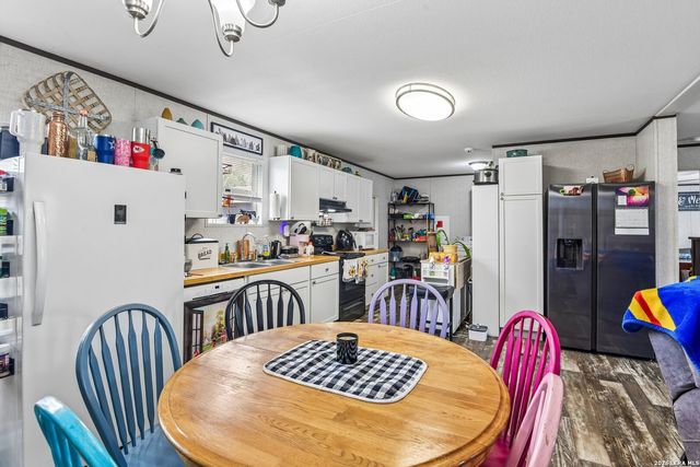 4103 WATERWOOD PASS DR, Elmendorf, TX 78112