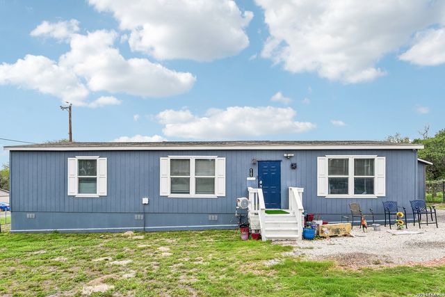 4103 WATERWOOD PASS DR, Elmendorf, TX 78112