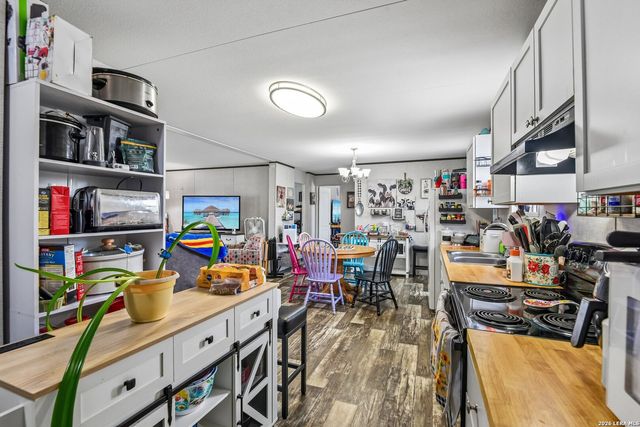 4103 WATERWOOD PASS DR, Elmendorf, TX 78112