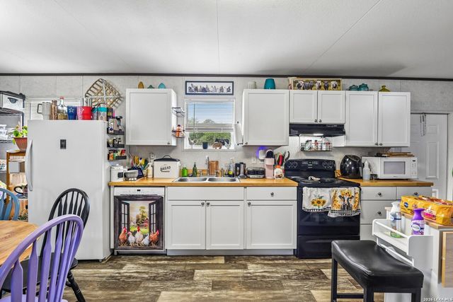 4103 WATERWOOD PASS DR, Elmendorf, TX 78112