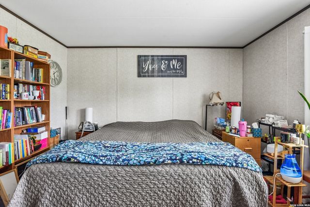 4103 WATERWOOD PASS DR, Elmendorf, TX 78112