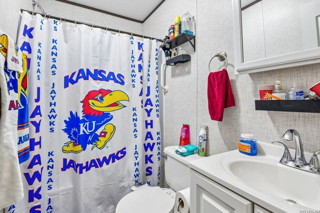 4103 WATERWOOD PASS DR, Elmendorf, TX 78112