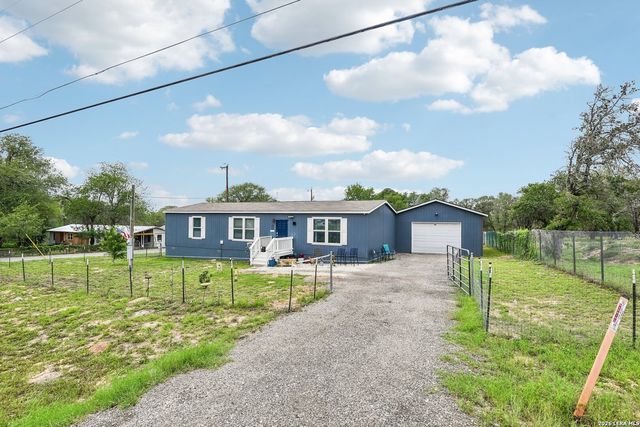 4103 WATERWOOD PASS DR, Elmendorf, TX 78112