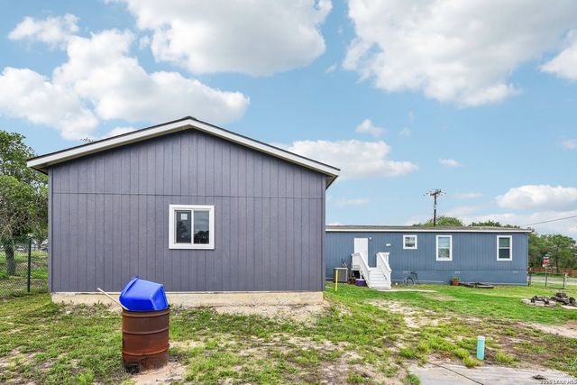 4103 WATERWOOD PASS DR, Elmendorf, TX 78112