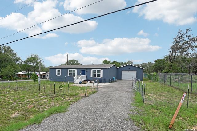 4103 WATERWOOD PASS DR, Elmendorf, TX 78112