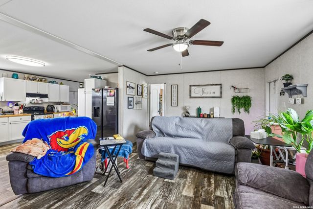 4103 WATERWOOD PASS DR, Elmendorf, TX 78112
