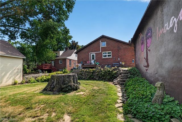 156 Woodhill Drive, Amherst, OH 44001