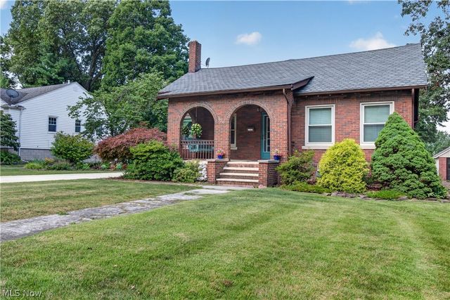 156 Woodhill Drive, Amherst, OH 44001