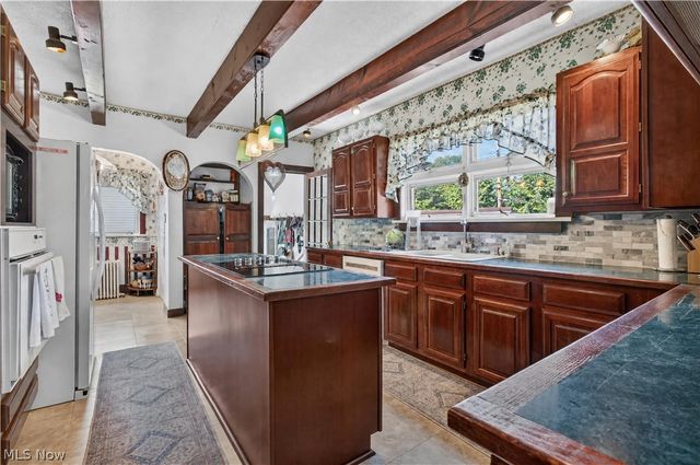 156 Woodhill Drive, Amherst, OH 44001