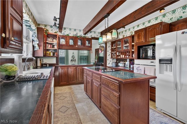 156 Woodhill Drive, Amherst, OH 44001