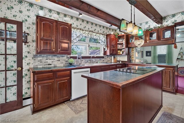156 Woodhill Drive, Amherst, OH 44001