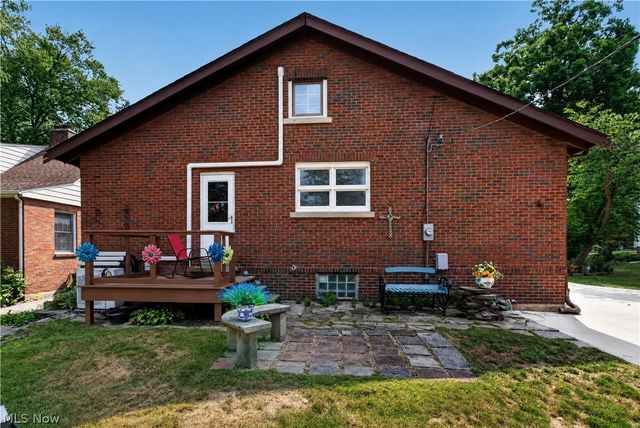 156 Woodhill Drive, Amherst, OH 44001