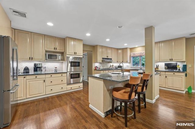 27 Duane Lane, Demarest, NJ 07627