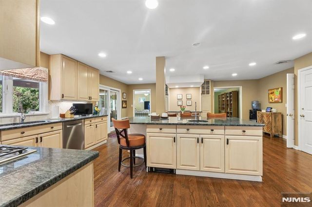 27 Duane Lane, Demarest, NJ 07627