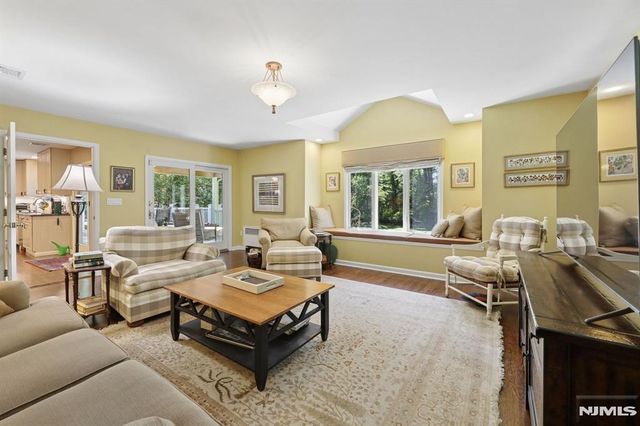 27 Duane Lane, Demarest, NJ 07627
