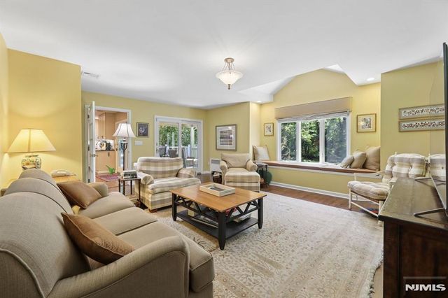 27 Duane Lane, Demarest, NJ 07627