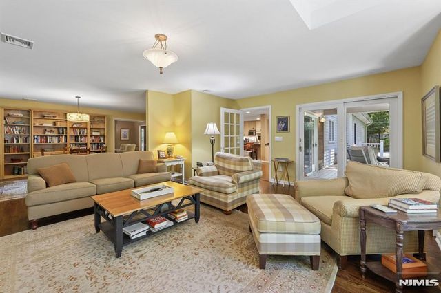 27 Duane Lane, Demarest, NJ 07627