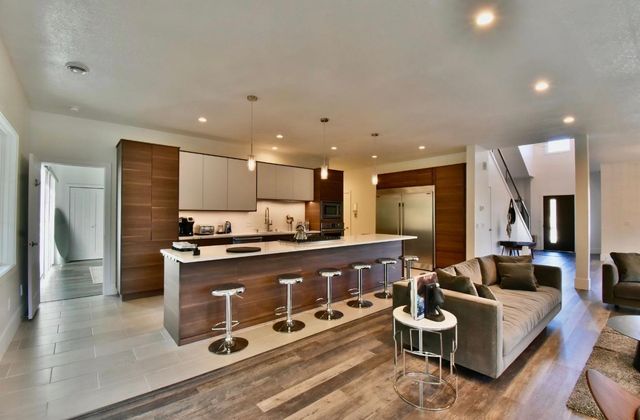 1022 Gardner Street E, Wayzata, MN 55391