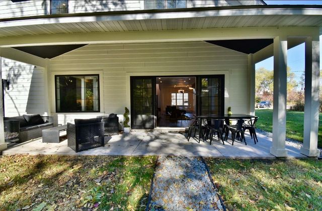 1022 Gardner Street E, Wayzata, MN 55391