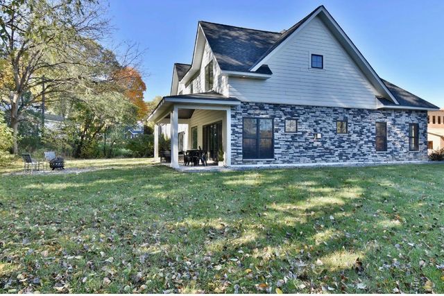1022 Gardner Street E, Wayzata, MN 55391