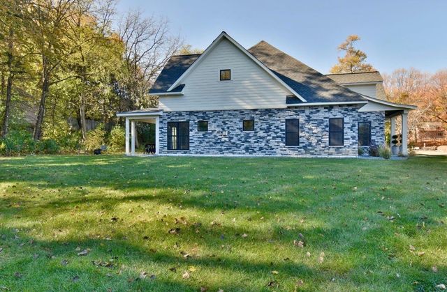 1022 Gardner Street E, Wayzata, MN 55391