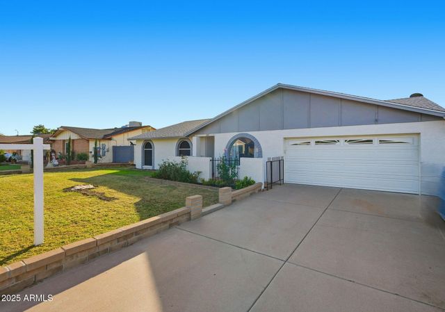 3747 W CAMPO BELLO Drive, Glendale, AZ 85308