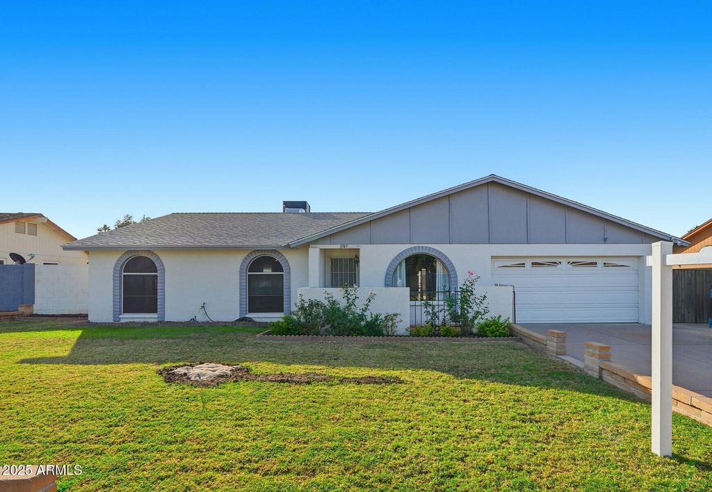 3747 W CAMPO BELLO Drive, Glendale, AZ 85308