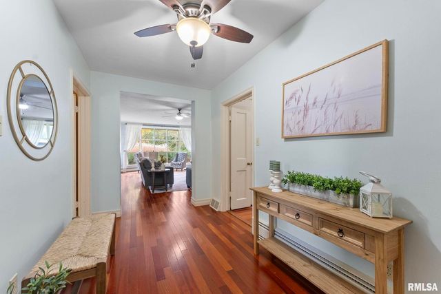 1025 CRESCENT Drive, Clinton, IA 52732