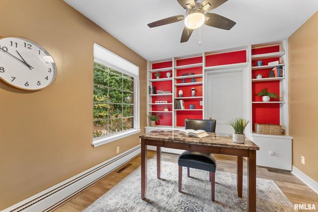 1025 CRESCENT Drive, Clinton, IA 52732