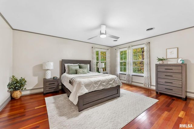 1025 CRESCENT Drive, Clinton, IA 52732