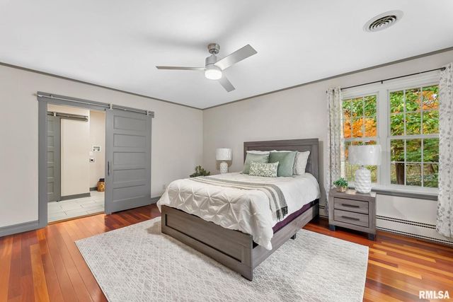 1025 CRESCENT Drive, Clinton, IA 52732