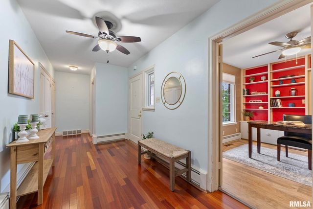 1025 CRESCENT Drive, Clinton, IA 52732