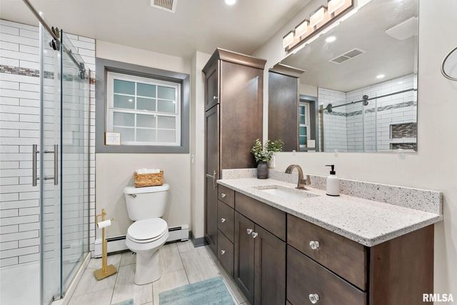 1025 CRESCENT Drive, Clinton, IA 52732