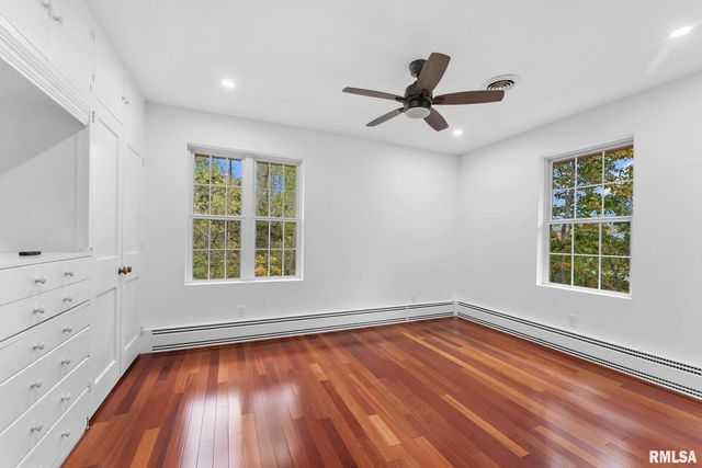 1025 CRESCENT Drive, Clinton, IA 52732