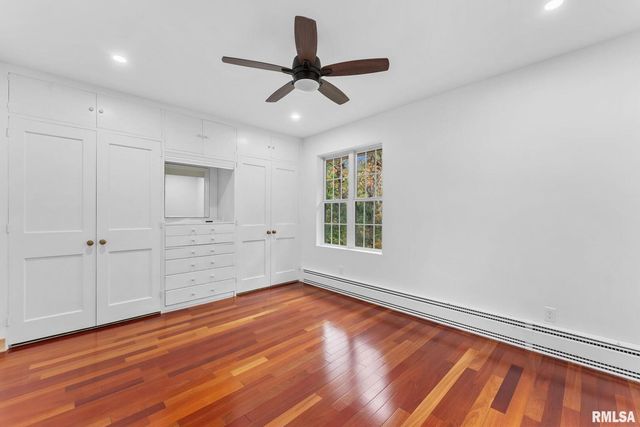 1025 CRESCENT Drive, Clinton, IA 52732