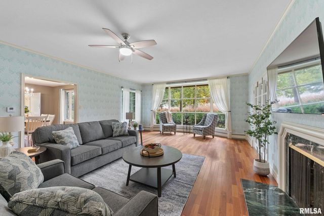 1025 CRESCENT Drive, Clinton, IA 52732