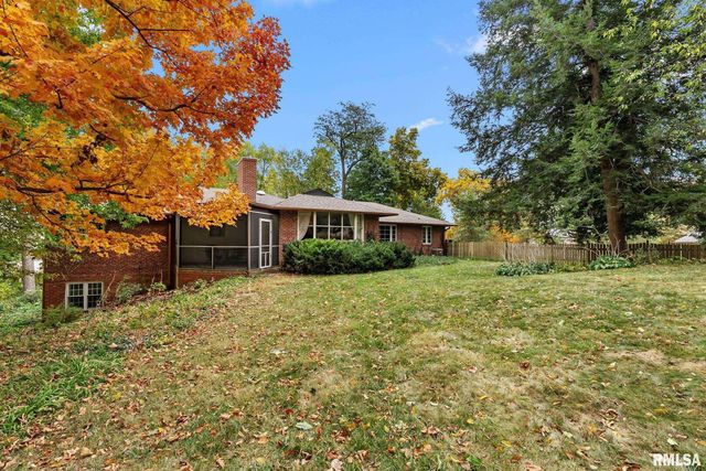 1025 CRESCENT Drive, Clinton, IA 52732