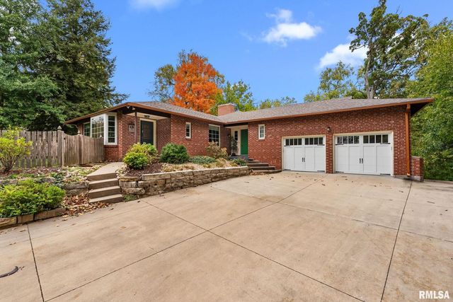 1025 CRESCENT Drive, Clinton, IA 52732