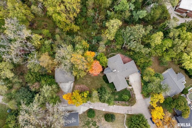 1025 CRESCENT Drive, Clinton, IA 52732