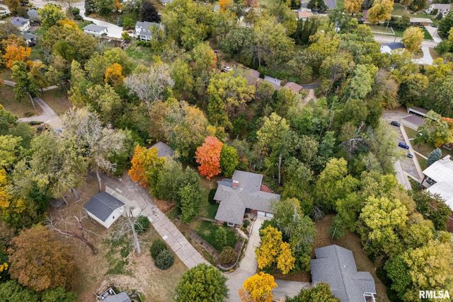 1025 CRESCENT Drive, Clinton, IA 52732