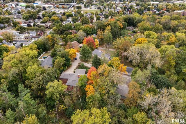 1025 CRESCENT Drive, Clinton, IA 52732