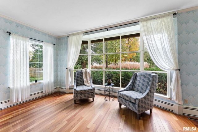 1025 CRESCENT Drive, Clinton, IA 52732