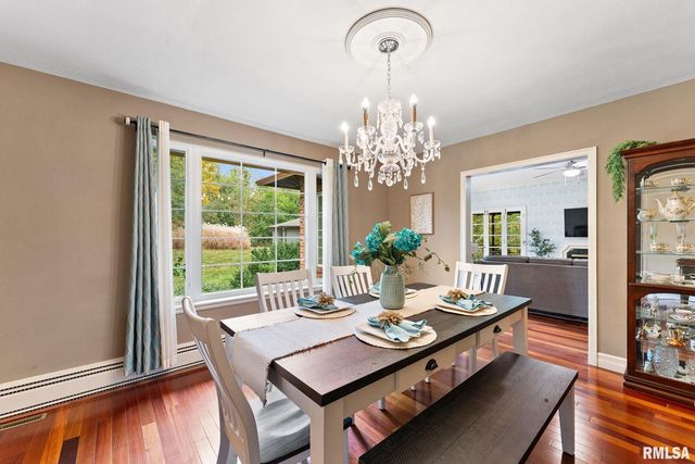 1025 CRESCENT Drive, Clinton, IA 52732