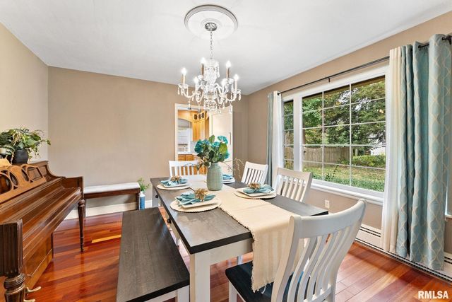 1025 CRESCENT Drive, Clinton, IA 52732