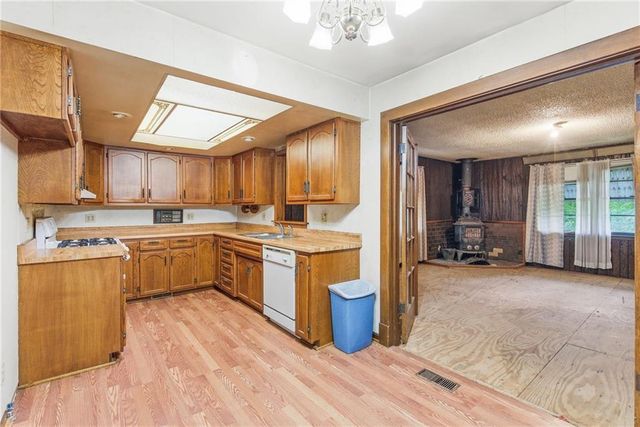 1102 N Farview Drive, Independence, MO 64056