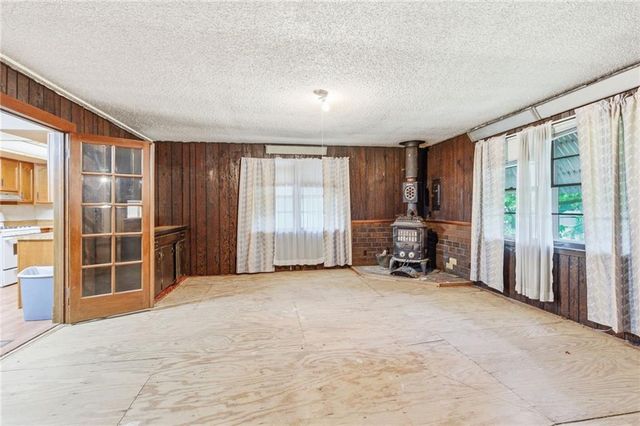 1102 N Farview Drive, Independence, MO 64056