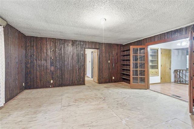 1102 N Farview Drive, Independence, MO 64056
