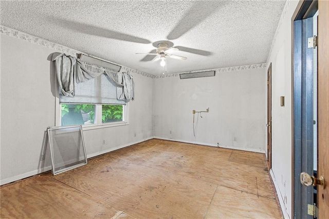 1102 N Farview Drive, Independence, MO 64056