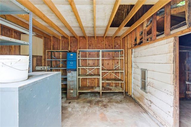 1102 N Farview Drive, Independence, MO 64056
